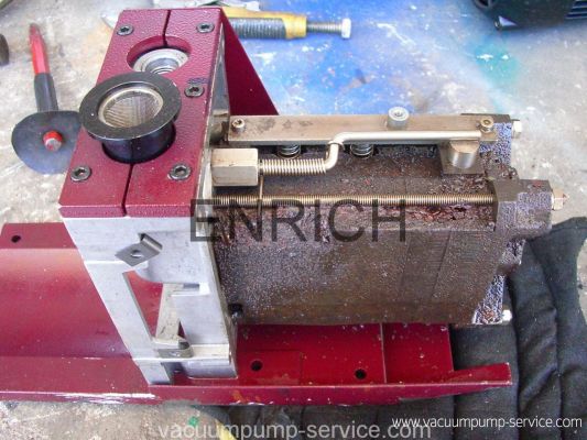 Repairing Two-stage Rotary Vane Vacuum Pump